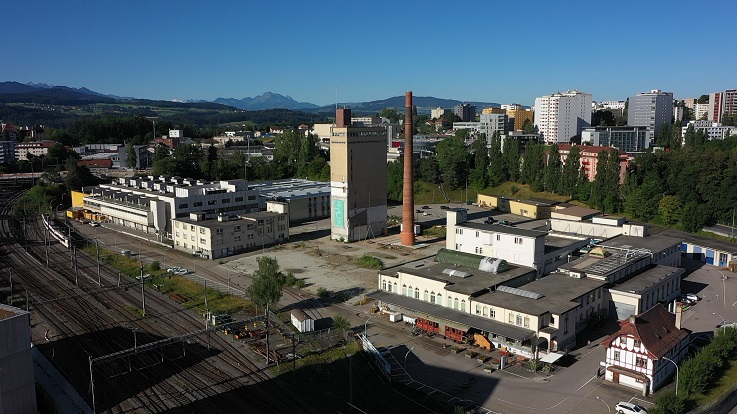 Sur le site de BlueFactory, Groupe E assure la création de l’infrastructure énergétique, thermique et électrique ainsi que la gestion des flux énergétiques.