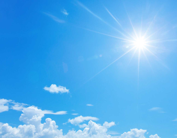 Ciel bleu et soleil