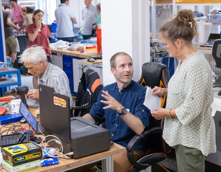 Foto vom „Repaire Café“ bei Groupe E