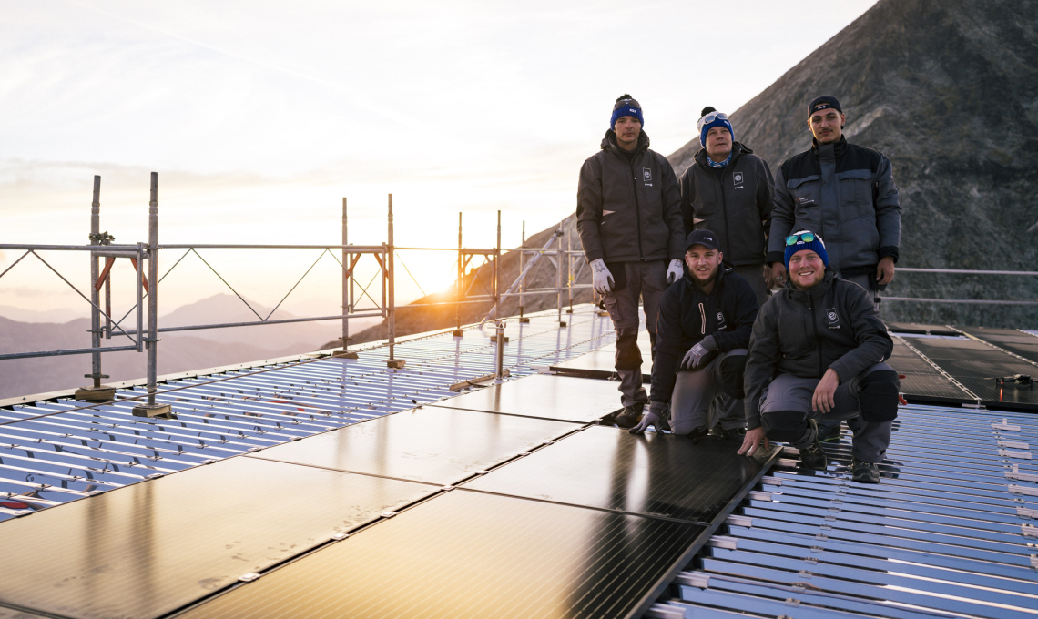 Contrôle des installations solaire par une équipe de Groupe E