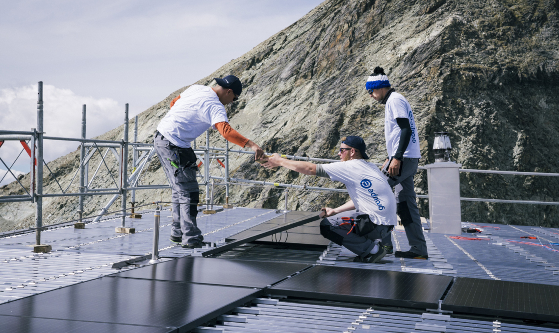 Cabane de Tracuit, le chantier avance grâce à l'équipe de Groupe E
