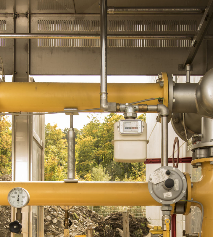 Installation moderne mettant en avant l'utilisation efficace du gaz naturel, une solution énergétique proposée par Groupe E pour les professionnels