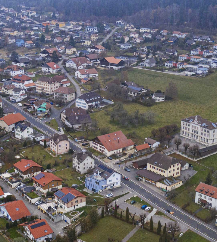 Vue aérienne du village de de Chézard