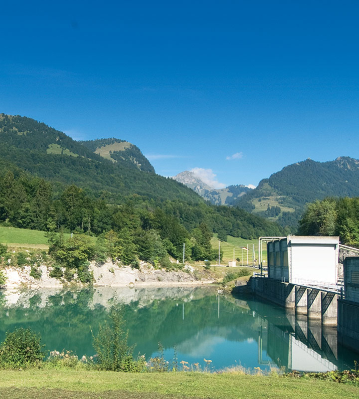 Barrage et centrale de Lessoc avec lac