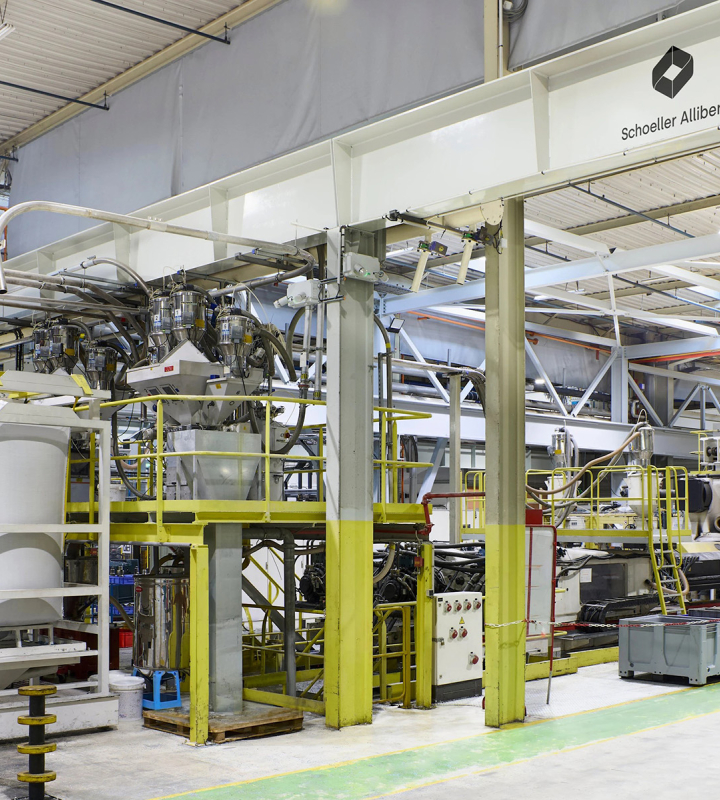 Intérieur de la halle de schoeller allibert