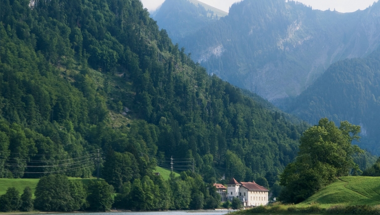 Montbovon / Rossinière – Staumauer und Kraftwerk