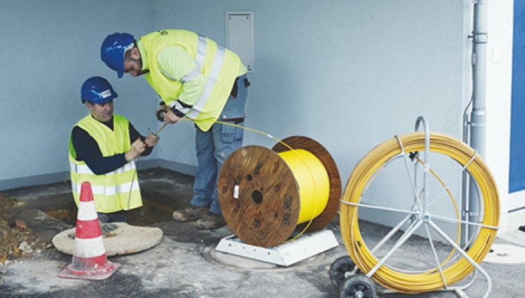 Glasfasertechnik vor Ihrem Haus