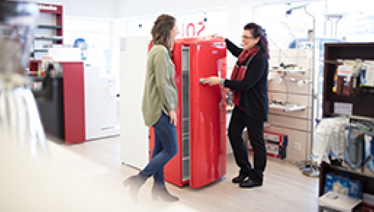 Eine grosse Auswahl an Elektrohaushaltsgeräten für Ihr Zuhause, wie z.B. Waschmaschine, Wäschetrockner, Tiefkühlschränke, Ofen oder Geschirrspülmaschine