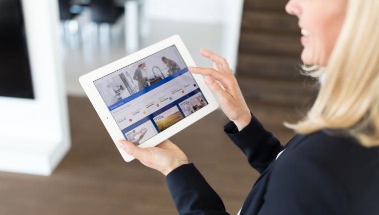Steuerung mit Ihrem Computer, Tablet oder Smartphone