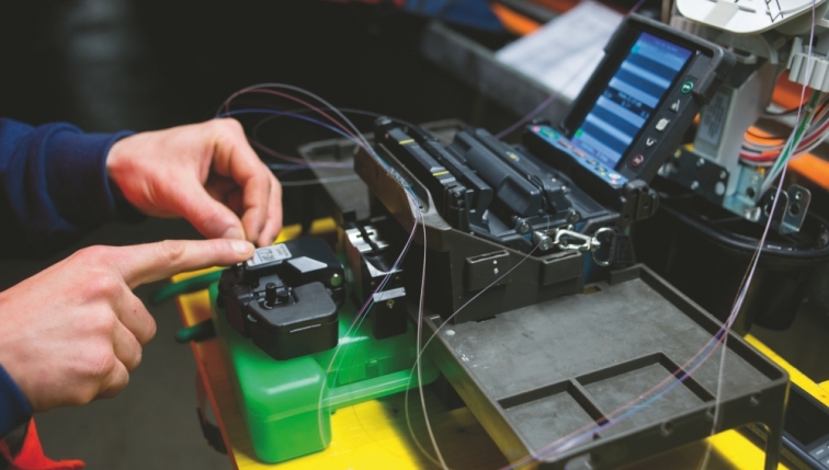 Pose de la 1ère fibre optique dans une commune rurale fribourgeoise