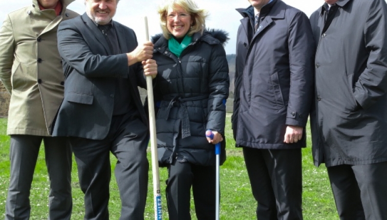 Nestlé et Groupe E Greenwatt s’engagent en faveur de l’environnement et posent la première pierre de l’installation de biogaz agricole à Valbroye