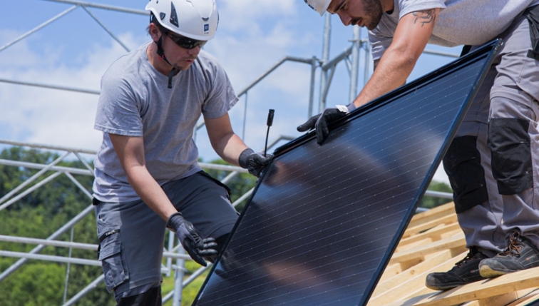 Groupe E startet zukunftsträchtige Ausbildung im Bereich Fotovoltaik