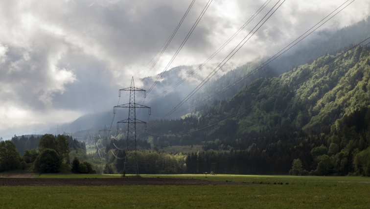 Groupe E passt Tarife für Stromversorger an