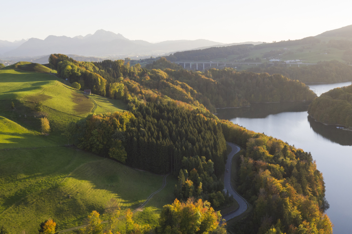 Panorama avec vue sur le lac de la Gruyère