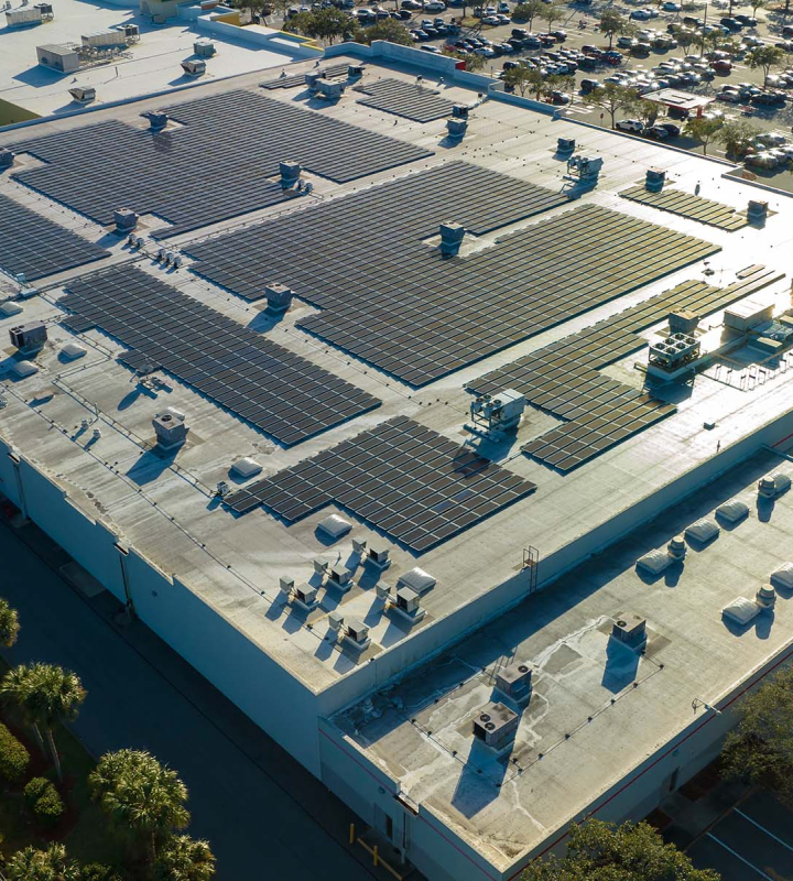 entreprise équipée de panneaux solaires par Groupe E