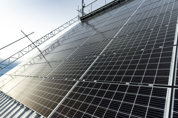 Les installations photovoltaïques, solution de Groupe E pour favoriser la transition énergétique.