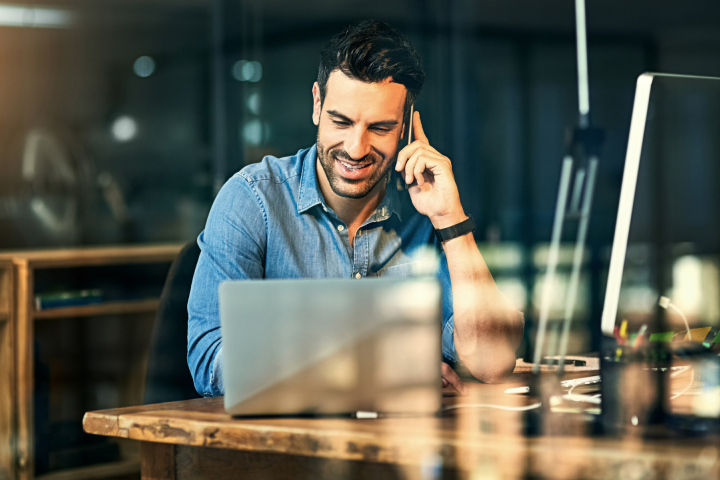 Client profitant de la téléphonie installée par Groupe E.