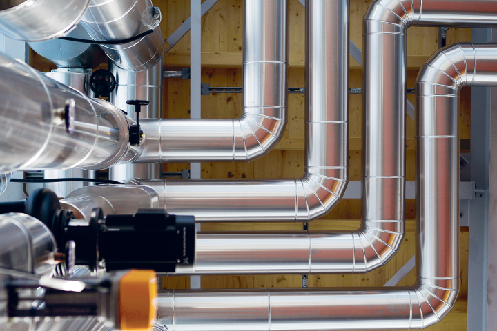 Conduites de chauffage à distance, dans une centrale de Groupe E