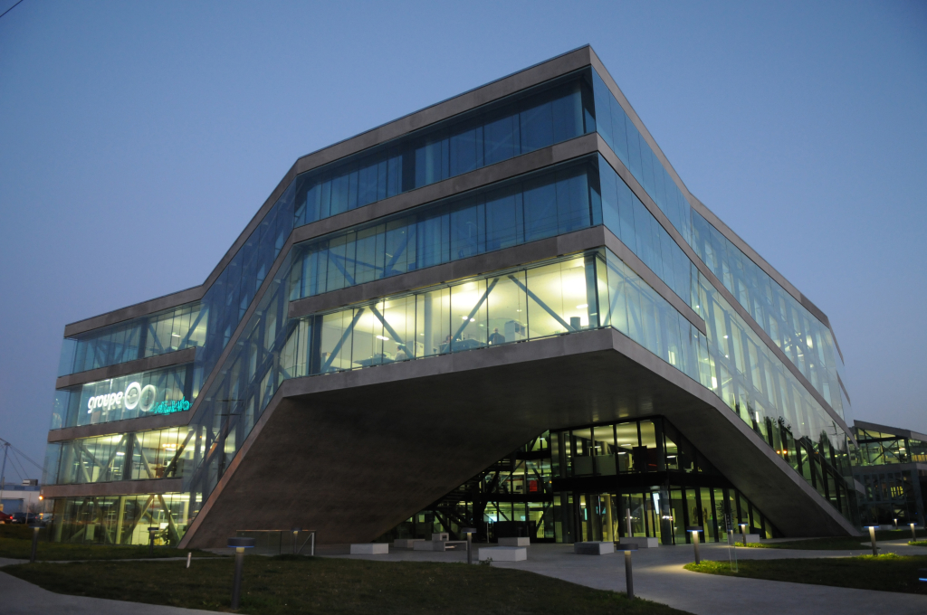 Plexus, vue de face la nuit