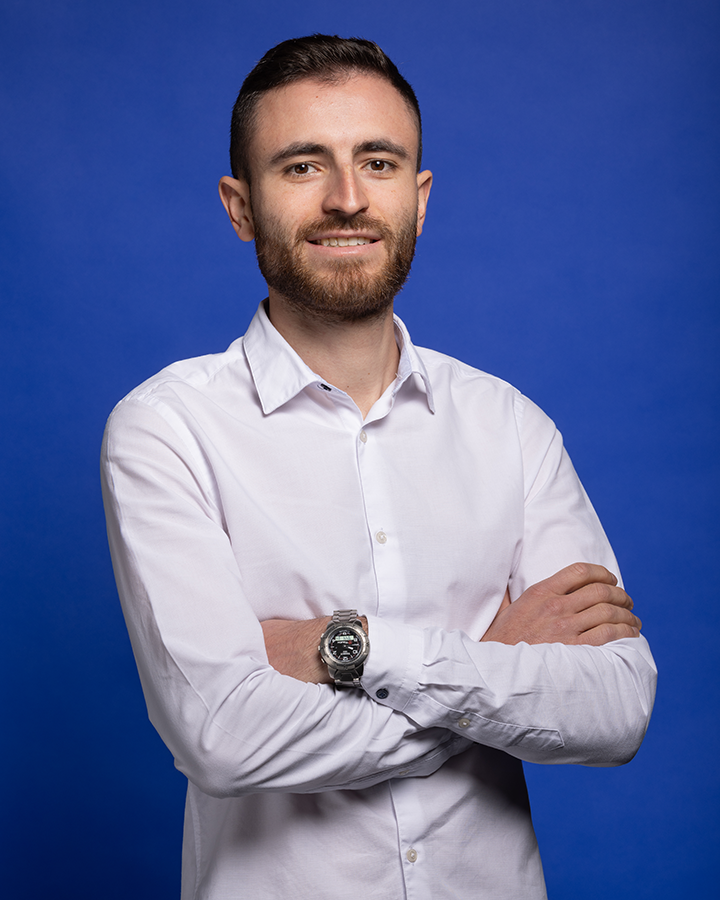 Portrait d'Alessandro Circelli, responsable de la succursale de Sion