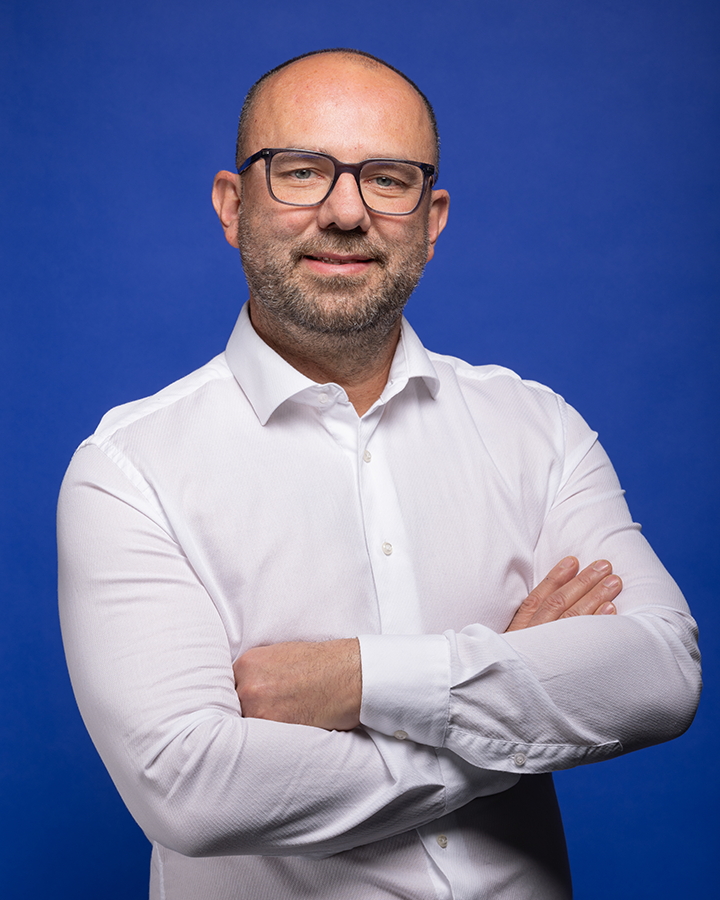 Portrait de Maurice Guarnaccia, responsable de la succursale de Châtel-Saint-Denis