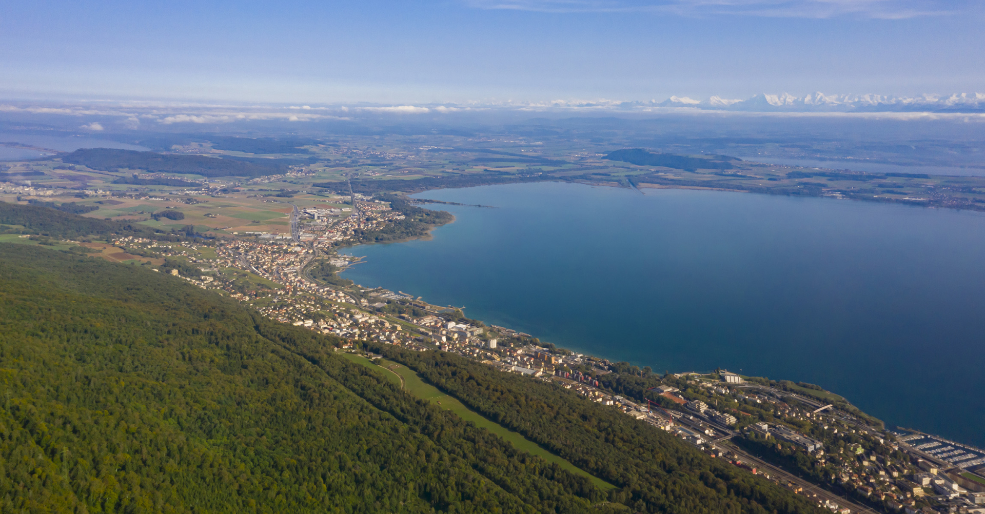 Blick auf den Neuenburgersee und den Bielersee