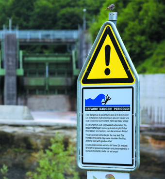 Panneau risques en rivière